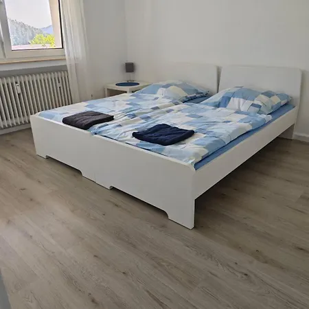 Work And Iam 90 Qm 3 Schlafzimmer 7 Betten Mit Balkon Und Kraftraum Lejlighed Plettenberg