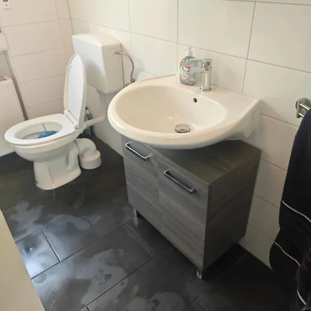 Work And Iam 90 Qm 3 Schlafzimmer 7 Betten Mit Balkon Und Kraftraum 아파트 플레텐베르크