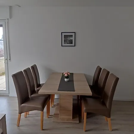 Work And Iam 90 Qm 3 Schlafzimmer 7 Betten Mit Balkon Und Kraftraum * 플레텐베르크