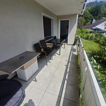 Work And Iam 90 Qm 3 Schlafzimmer 7 Betten Mit Balkon Und Kraftraum 아파트