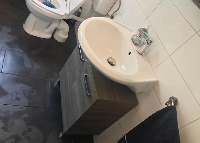 Work And Iam 90 Qm 3 Schlafzimmer 7 Betten Mit Balkon Und Kraftraum Plettenberg