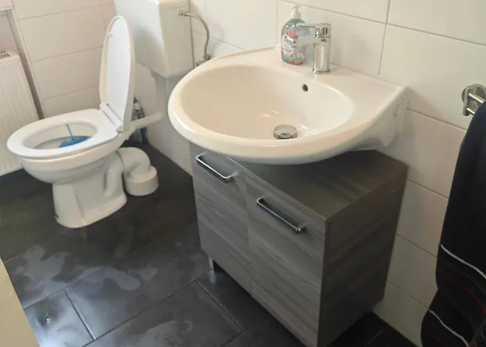 Work And Iam 90 Qm 3 Schlafzimmer 7 Betten Mit Balkon Und Kraftraum Lejlighed Plettenberg